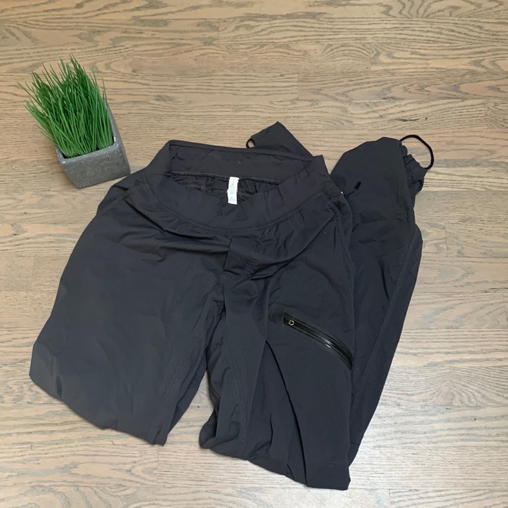 Lululemon joggers | black | size 6